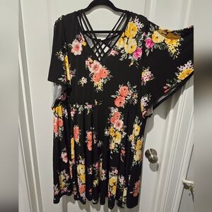 TORRID Size 5X mini dressbell sleeves floral open back double X front bl…
